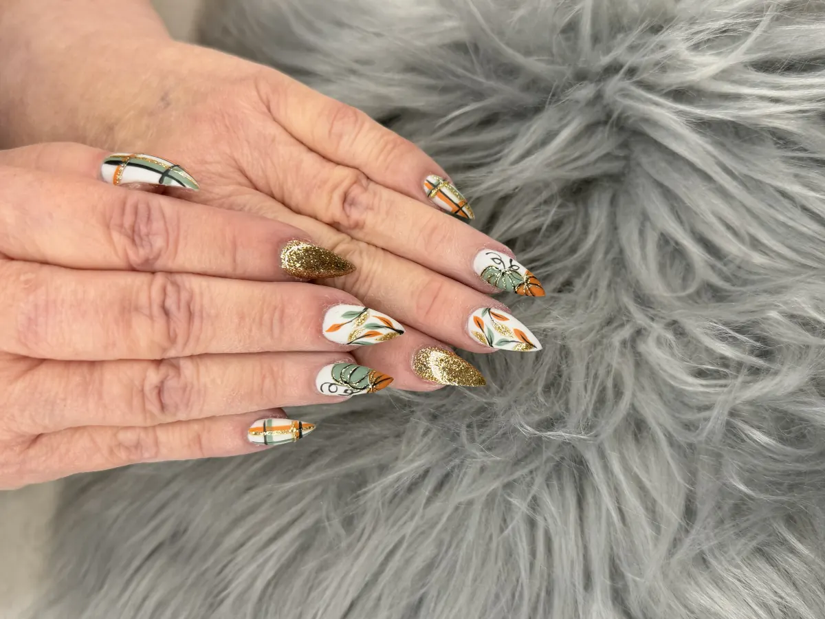 Colourful hand-painted nail art by BeU