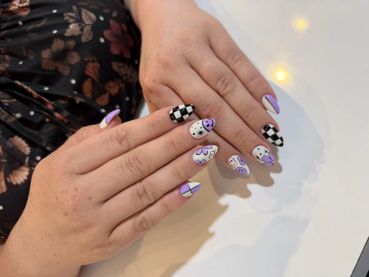 Purple graphic nail art by BeU